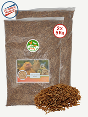 deux sacs de Vers de farine 5 kg déshydratés séchés.  Etiquette de composition - Riche en protéines et bon lipides. Format familial et semi professionnels et petit élevage récompenses tortues, Nac, Poules, oiseaux, reptiles, poissons
Une pelle doseuse. Avec des vers de farine en premier plan